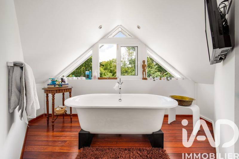 Maison - 235 m² - 7 pièces