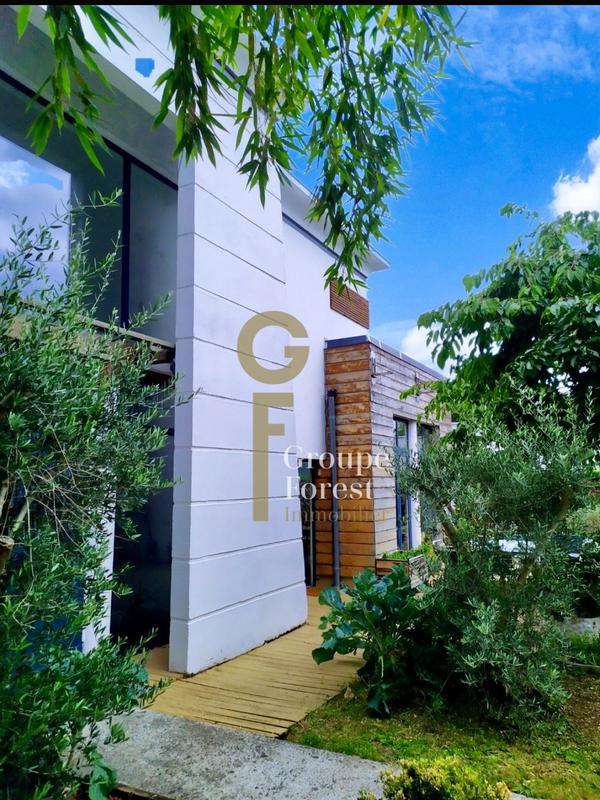 Maison - 394 m² - 9 pièces