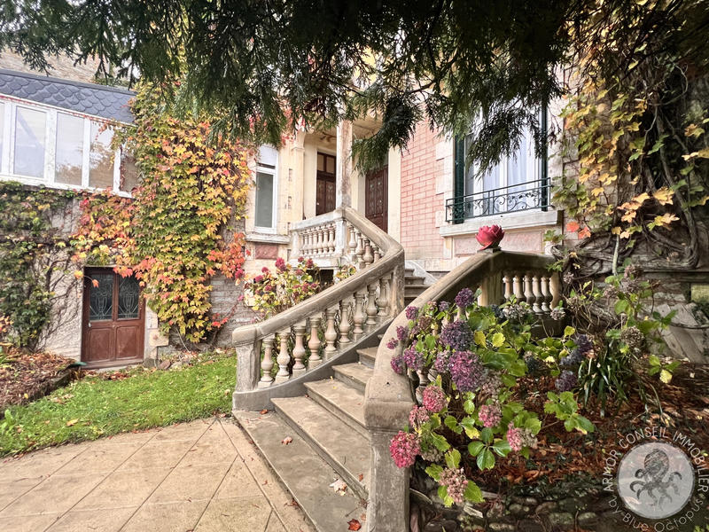 Maison - 187 m² - 9 pièces