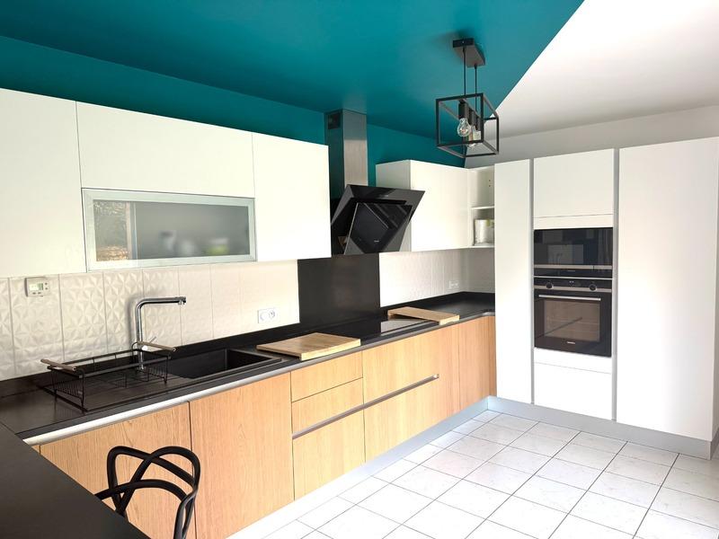 Maison - 230 m² - 7 pièces