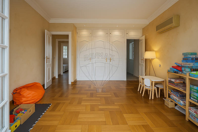 Propriété - 385 m² - 8 pièces