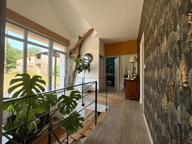 Maison - 280 m² - 9 pièces