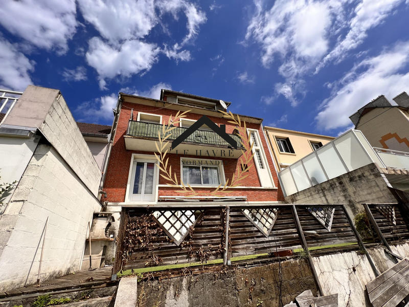 Maison traditionnelle - 162 m² - 6 pièces