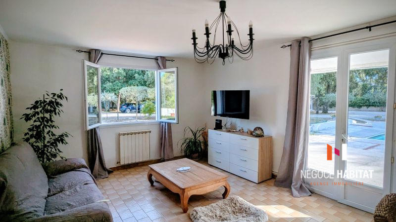 Maison - 235 m² - 10 pièces