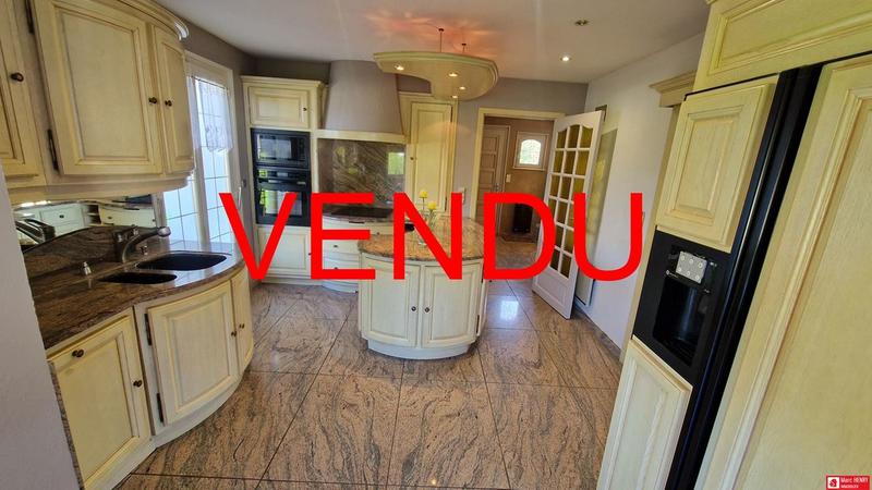 Maison traditionnelle - 164 m² - 5 pièces