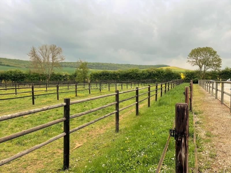 Maison - 330 m² - 10 pièces