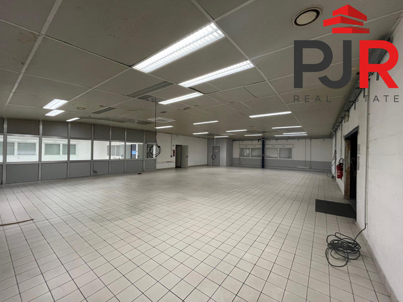 Local d'activités - 810 m²