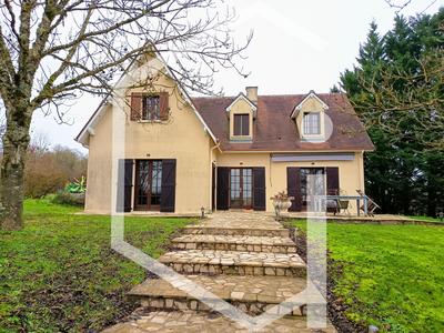 Maison - 155 m² - 9 pièces