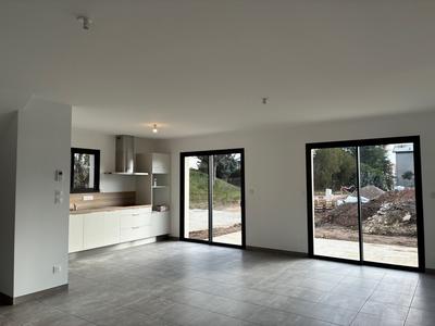 Maison - 111 m² - 5 pièces