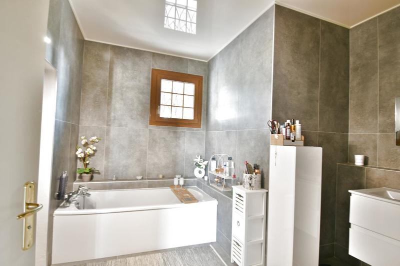 Maison - 186 m² - 7 pièces