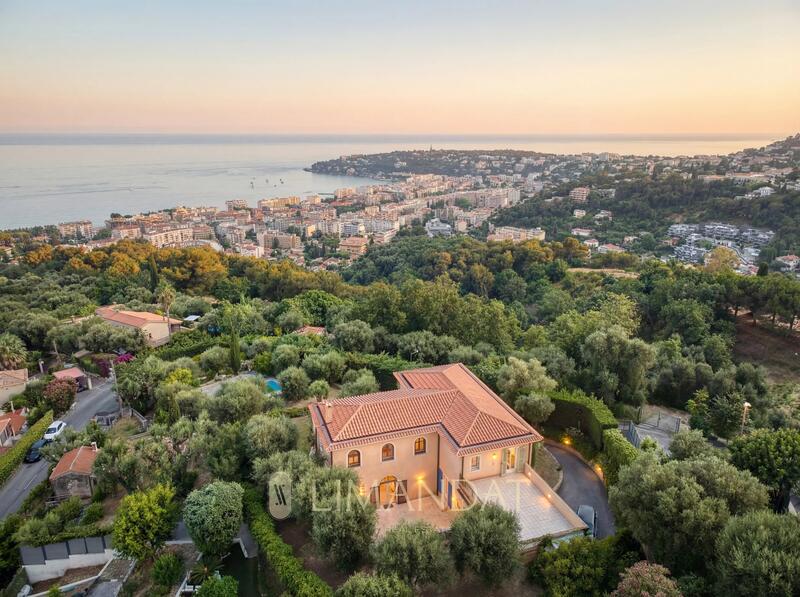 Villa - 400 m² - 6 pièces