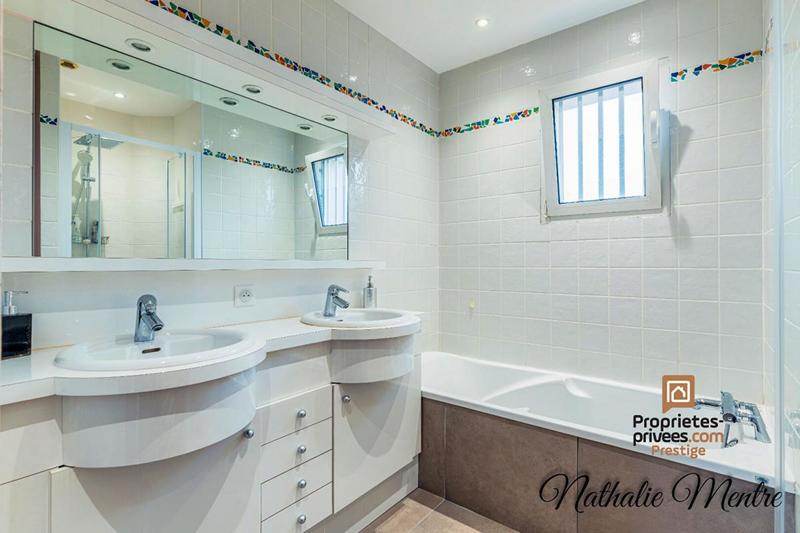 Maison - 250 m² - 7 pièces