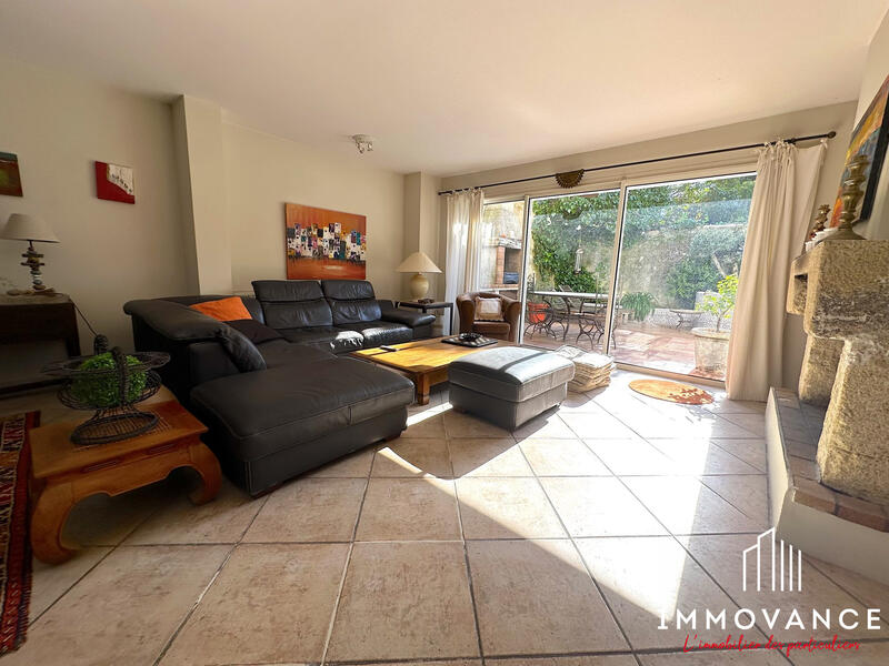 Maison - 260 m² - 8 pièces