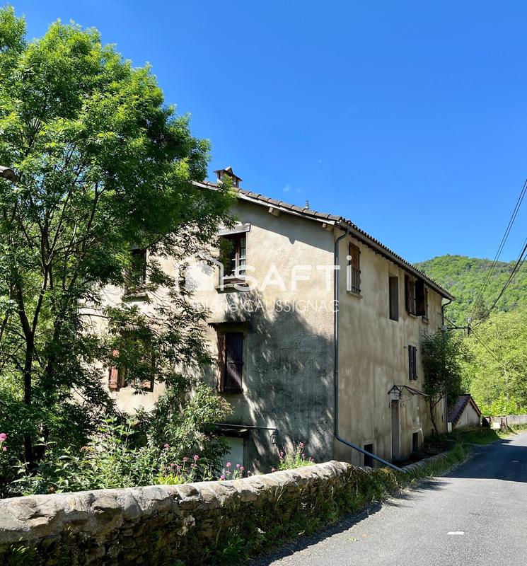 Maison - 242 m² - 9 pièces