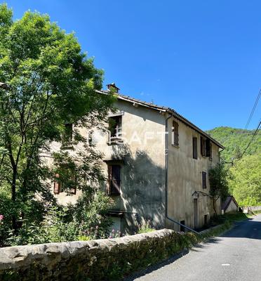 Maison - 242 m² - 9 pièces