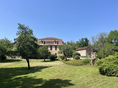 Maison - 234 m² - 5 pièces