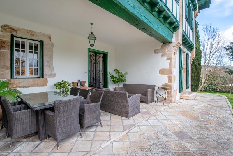 Maison - 650 m² - 14 pièces