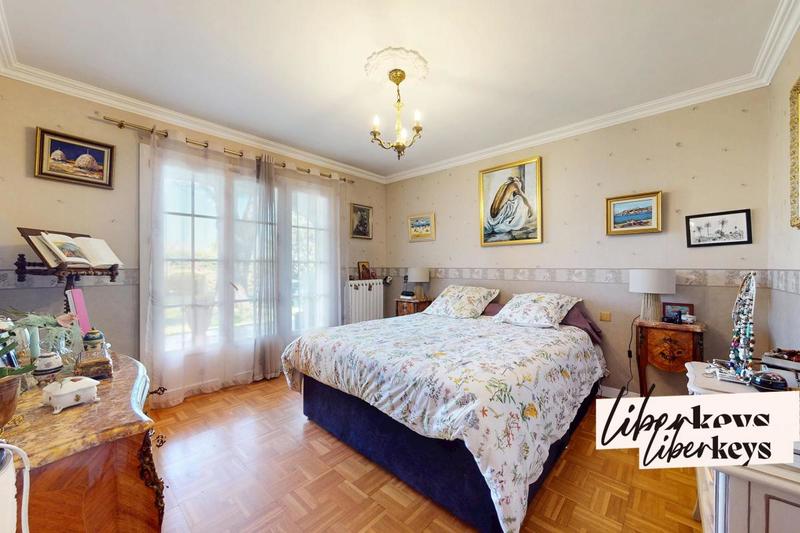 Maison - 380 m² - 5 pièces