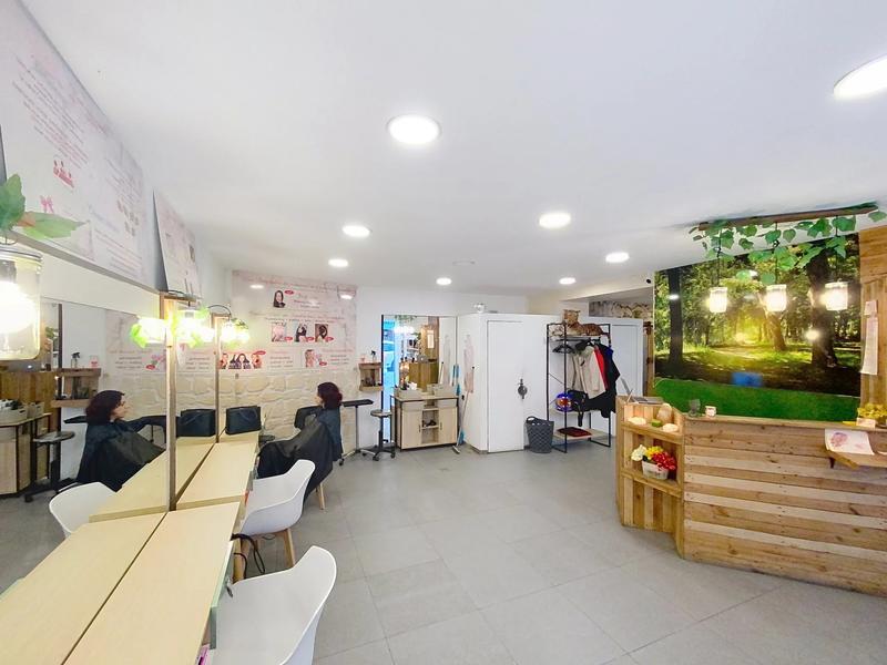 Local commercial - 82 m² - 3 pièces