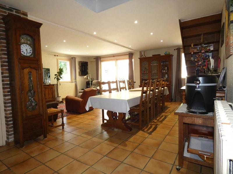 Maison - 220 m² - 8 pièces