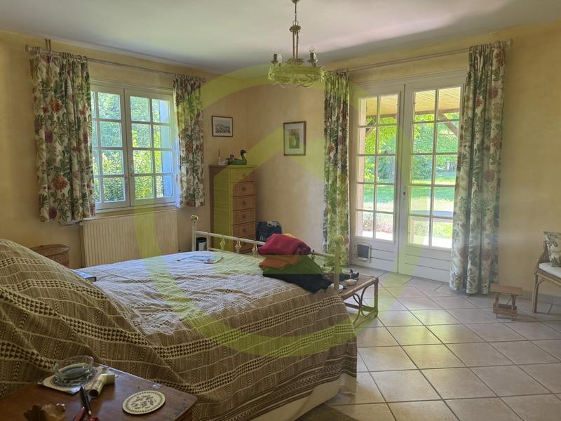 Propriété - 305 m² - 13 pièces