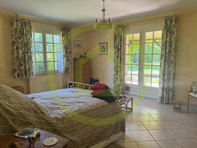 Propriété - 305 m² - 13 pièces