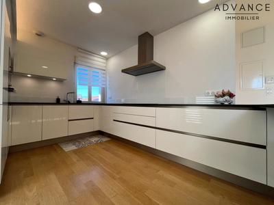 Immeuble - 173 m² - 7 pièces