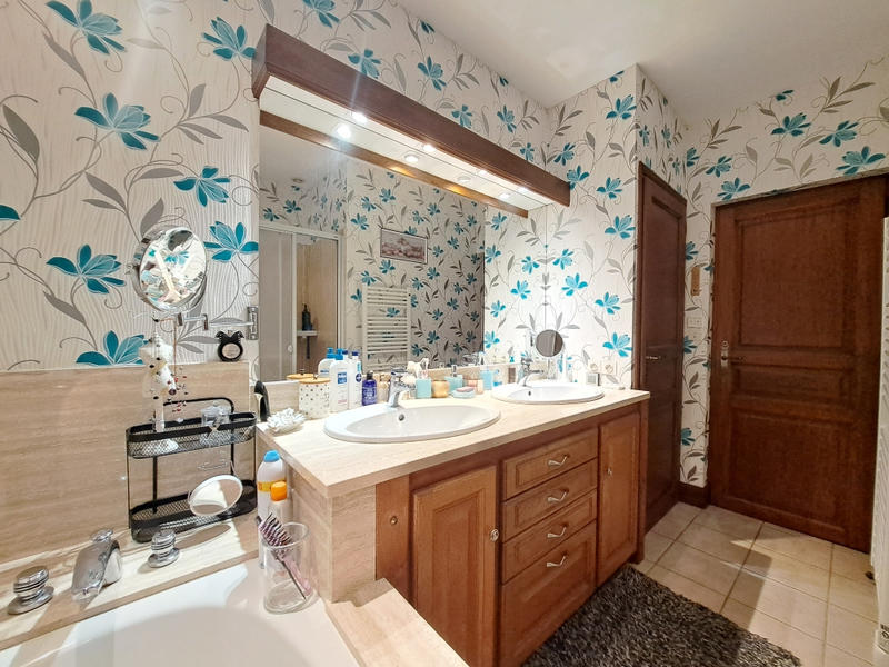 Maison - 143 m² - 7 pièces