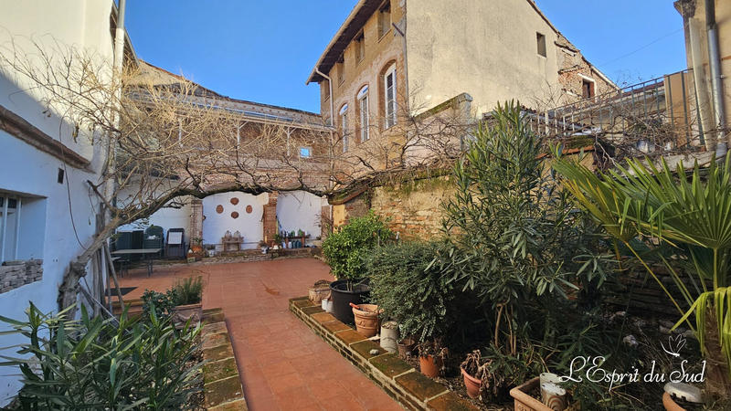 Maison ancienne - 355 m² - 8 pièces