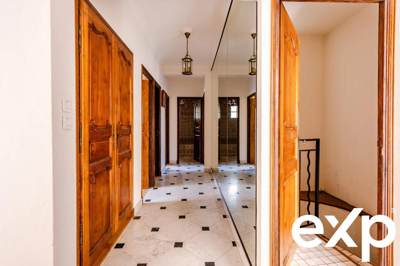 Maison - 195 m² - 8 pièces