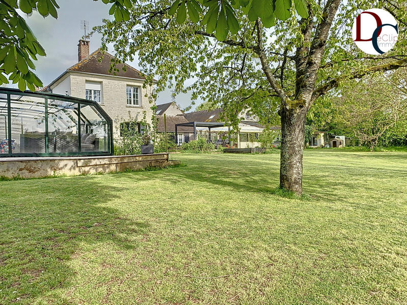 Maison - 465 m² - 13 pièces