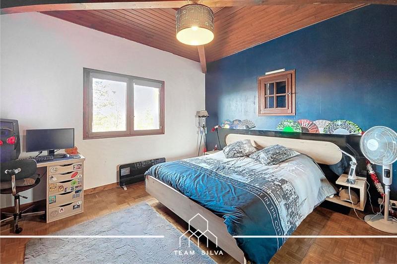 Pavillon - 220 m² - 7 pièces