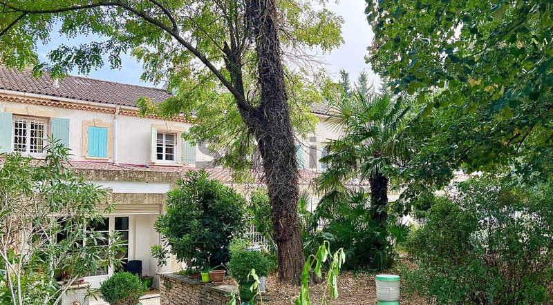 Mas - 400 m² - 13 pièces