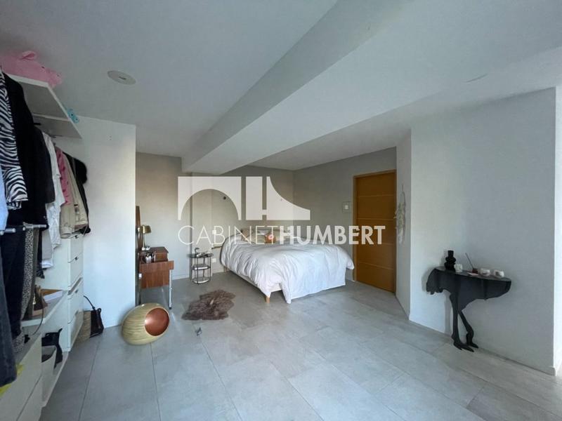 Maison - 380 m² - 9 pièces