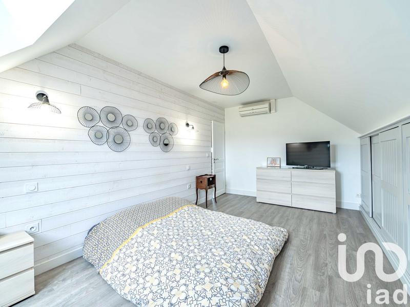 Maison - 205 m² - 9 pièces