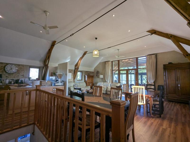 Maison - 225 m² - 11 pièces