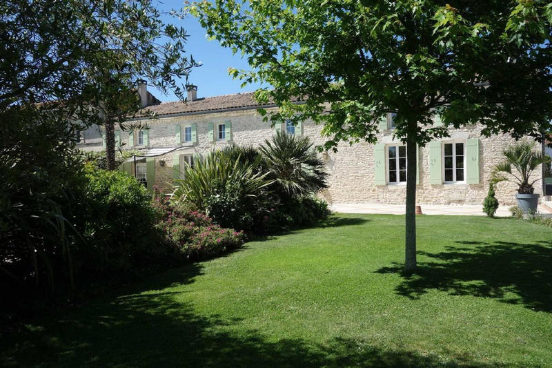 Maison - 258 m² - 6 pièces