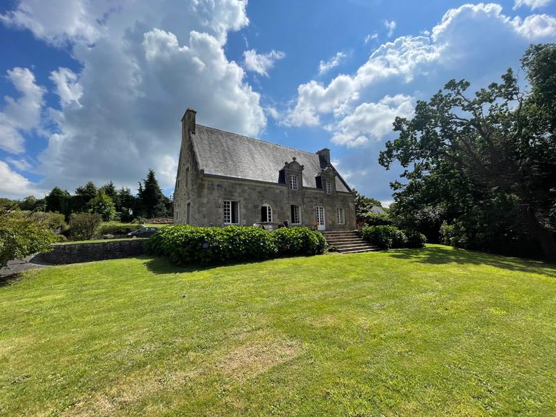 Maison - 227 m² - 7 pièces