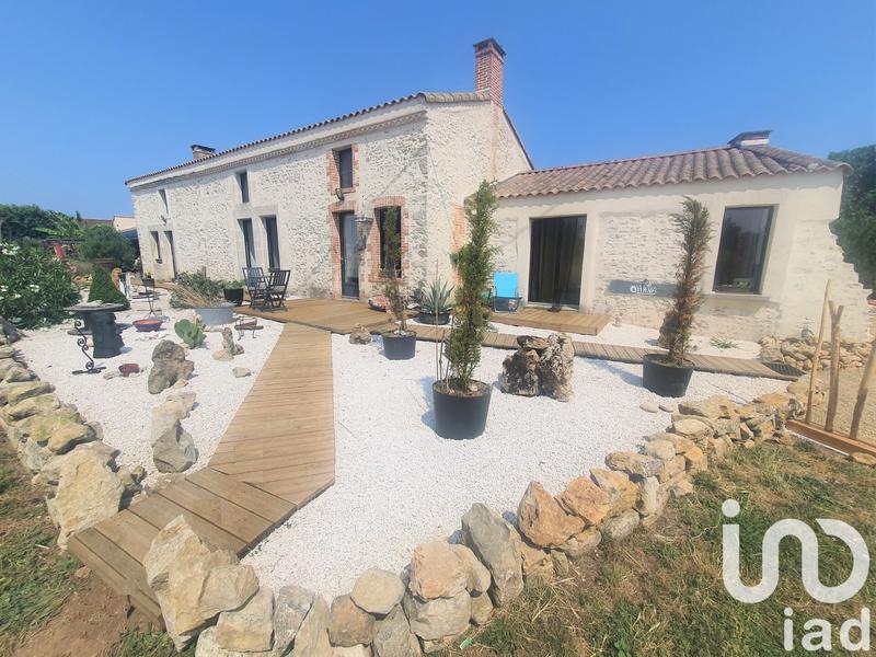 Maison - 360 m² - 8 pièces