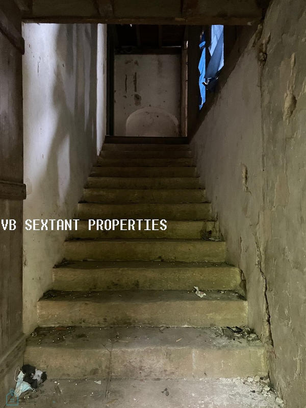 Maison - 250 m² - 1 pièce