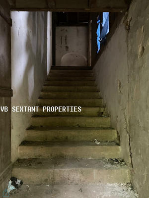 Maison - 250 m² - 1 pièce