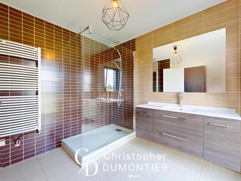 Maison - 205 m² - 6 pièces