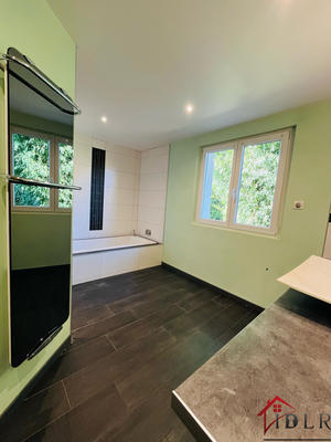 Maison - 240 m² - 7 pièces