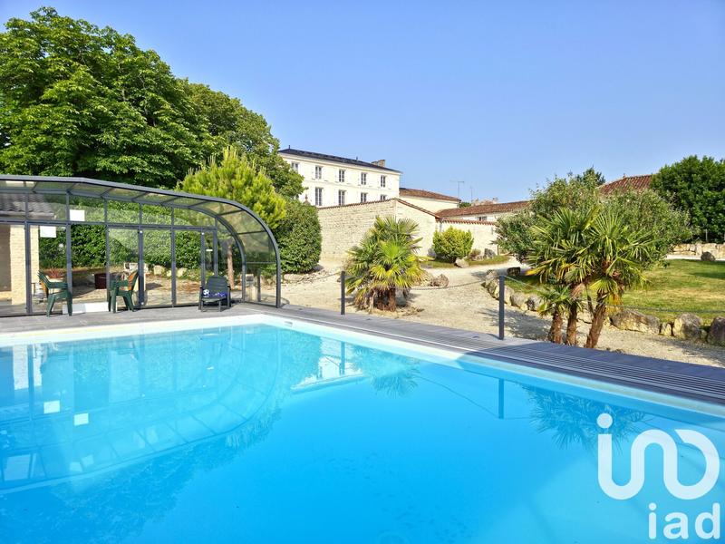 Maison - 940 m² - 23 pièces