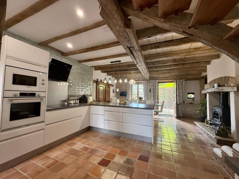 Propriété - 214 m² - 8 pièces