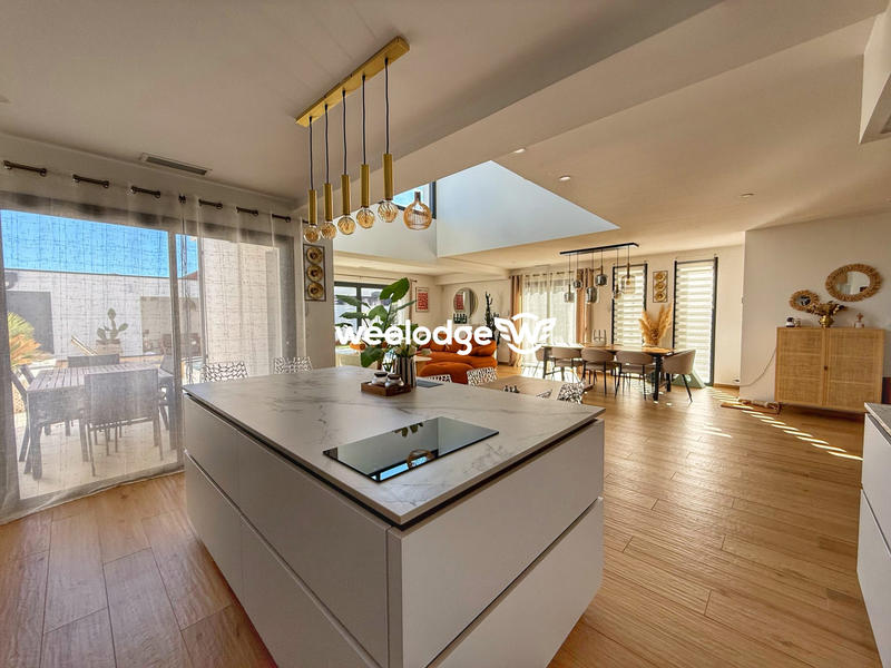 Maison contemporaine - 197 m² - 6 pièces