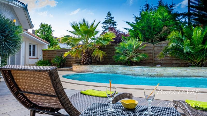 Maison - 237 m² - 8 pièces