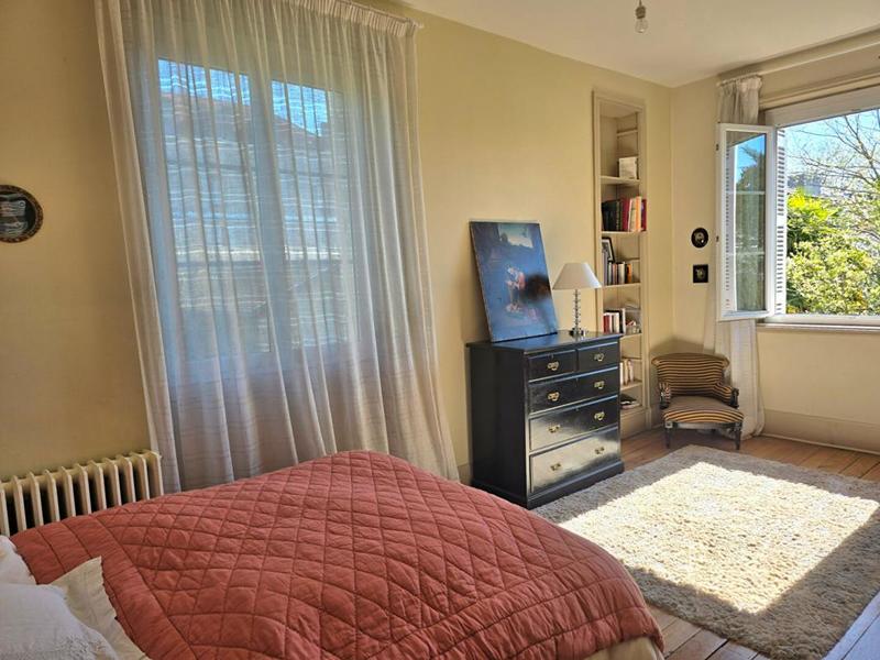 Maison - 244 m² - 8 pièces