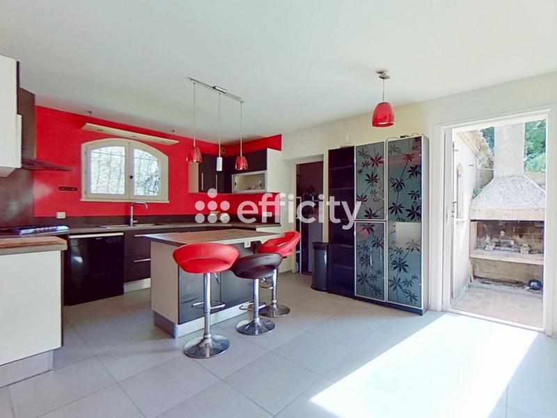 Maison - 225 m² - 9 pièces