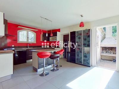 Maison - 225 m² - 9 pièces